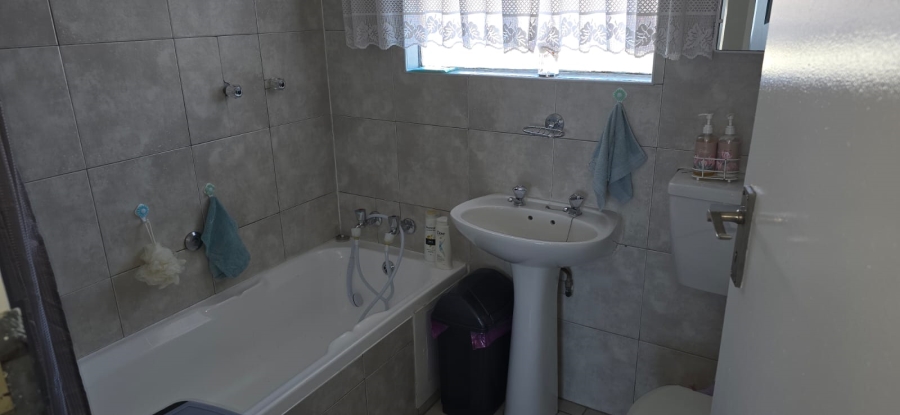 2 Bedroom Property for Sale in Verwoerdpark Gauteng