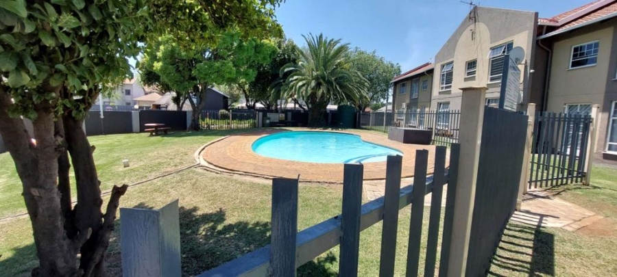2 Bedroom Property for Sale in Verwoerdpark Gauteng