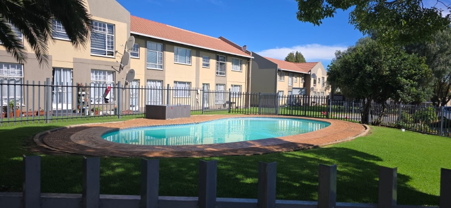 2 Bedroom Property for Sale in Verwoerdpark Gauteng