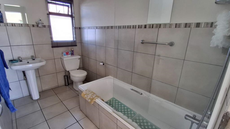 2 Bedroom Property for Sale in Verwoerdpark Gauteng