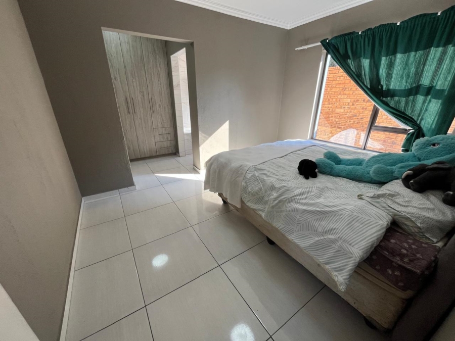 3 Bedroom Property for Sale in Brackenhurst Gauteng