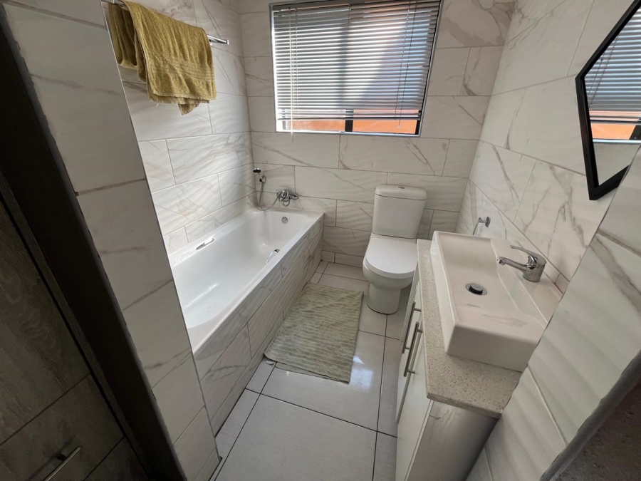 3 Bedroom Property for Sale in Brackenhurst Gauteng