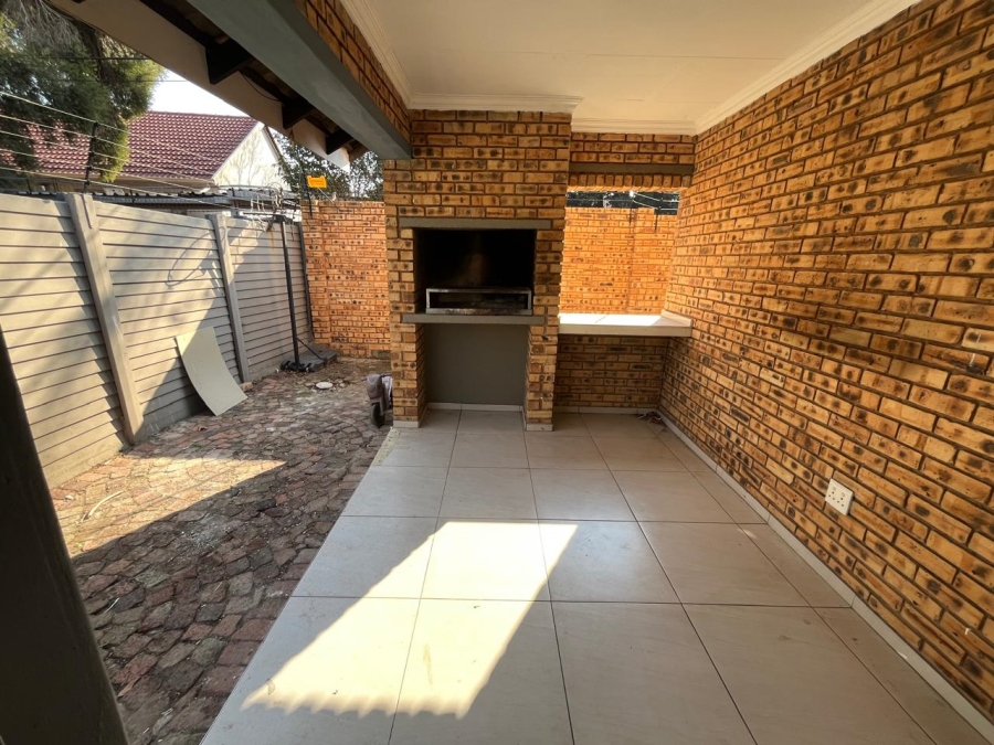 3 Bedroom Property for Sale in Brackenhurst Gauteng