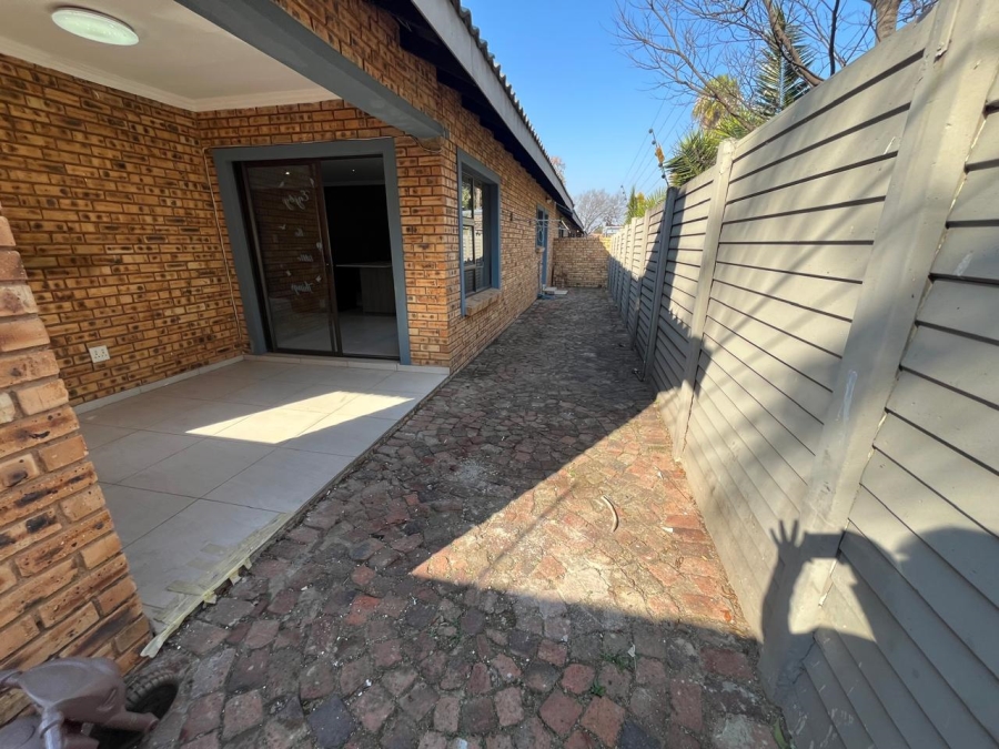 3 Bedroom Property for Sale in Brackenhurst Gauteng