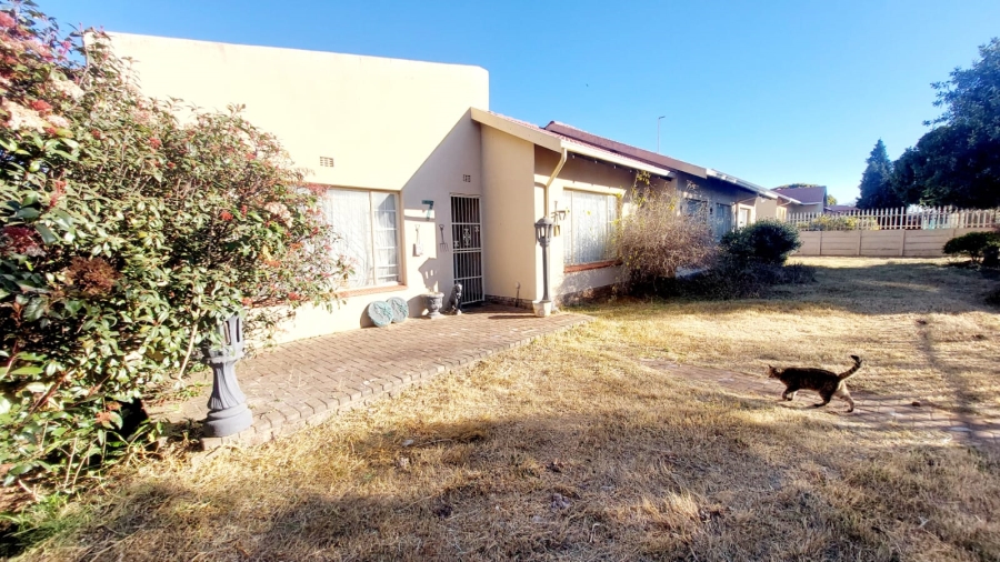 3 Bedroom Property for Sale in Helikonpark Gauteng