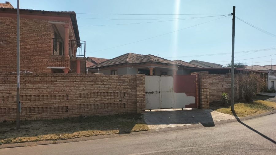 3 Bedroom Property for Sale in Kagiso Gauteng