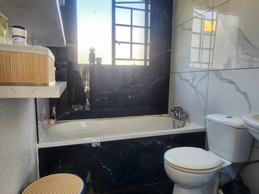 3 Bedroom Property for Sale in Lonehill Gauteng