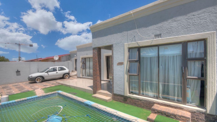 4 Bedroom Property for Sale in Orlando West Gauteng