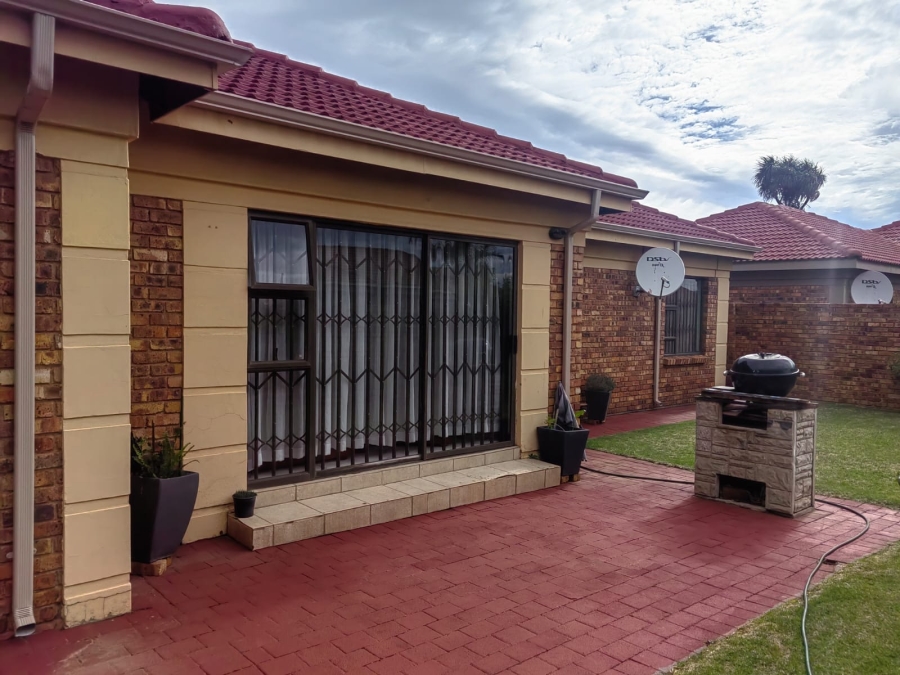 3 Bedroom Property for Sale in Albertsdal Gauteng