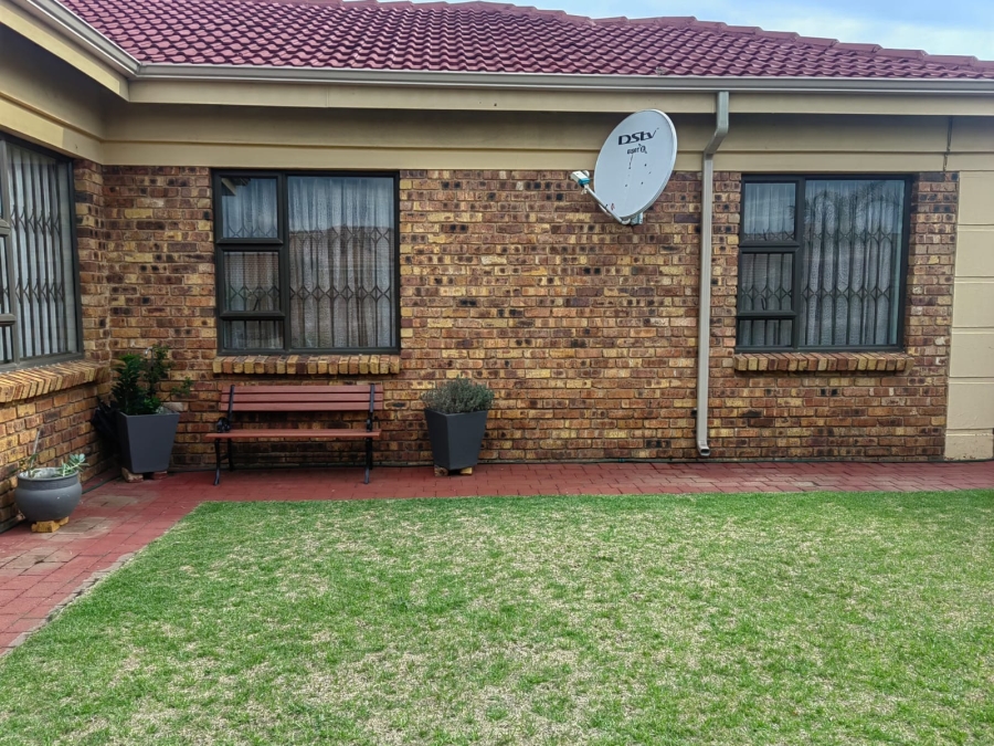 3 Bedroom Property for Sale in Albertsdal Gauteng