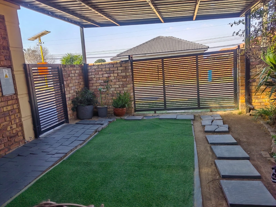 3 Bedroom Property for Sale in Albertsdal Gauteng