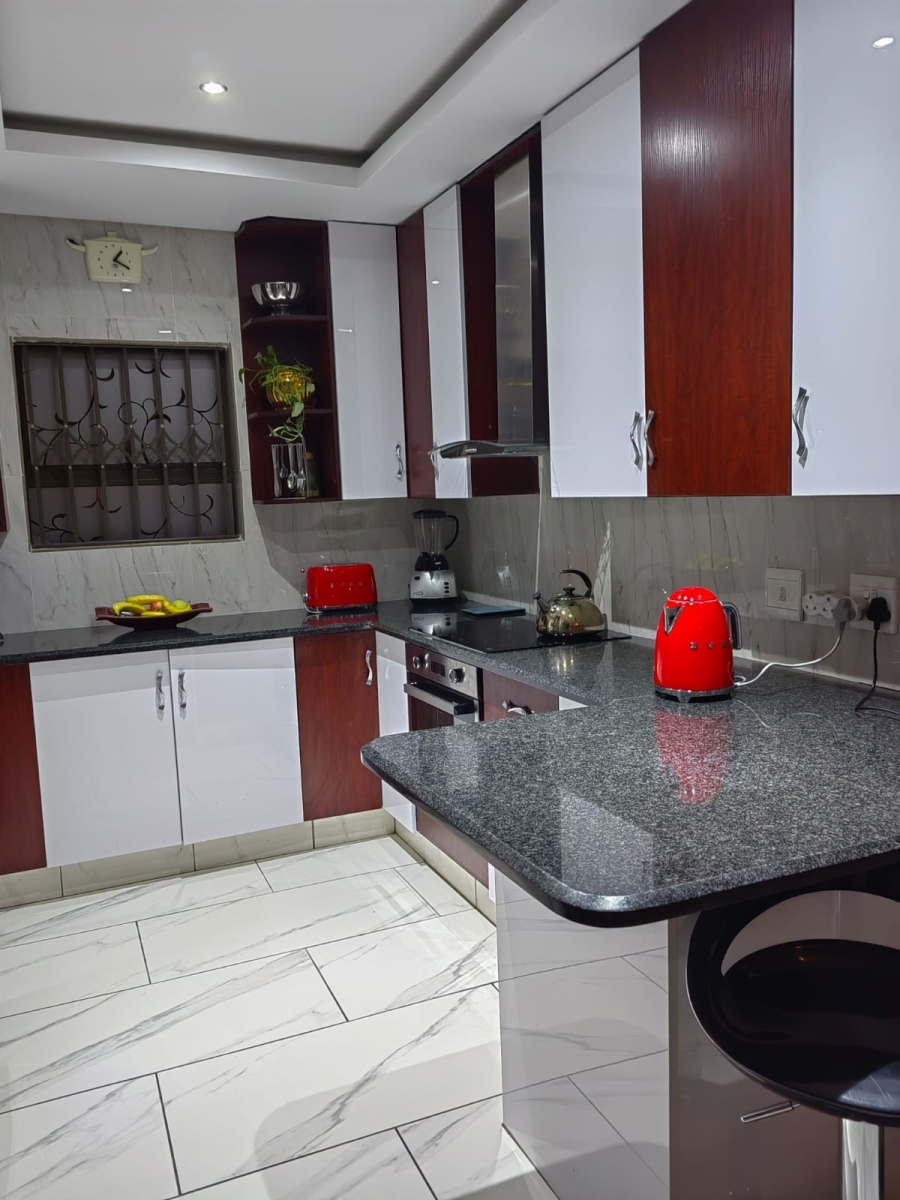 3 Bedroom Property for Sale in Albertsdal Gauteng