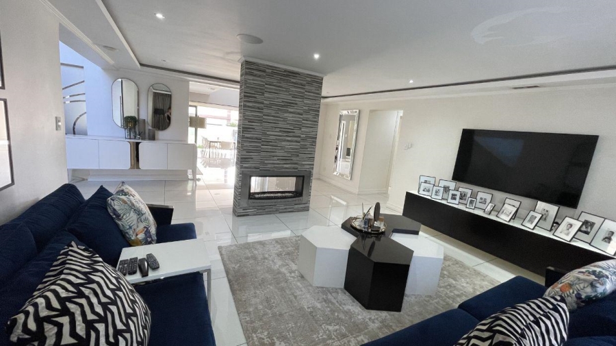 To Let 5 Bedroom Property for Rent in Greenstone Hill Gauteng