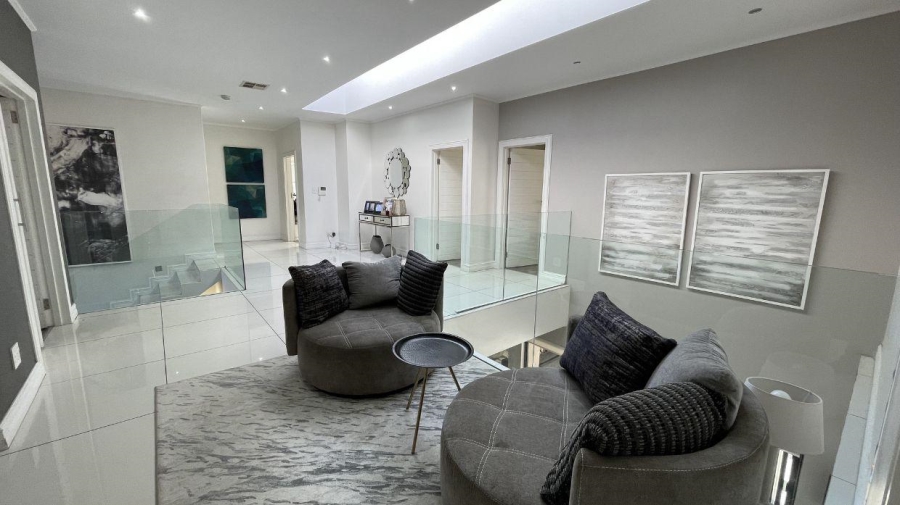 To Let 5 Bedroom Property for Rent in Greenstone Hill Gauteng