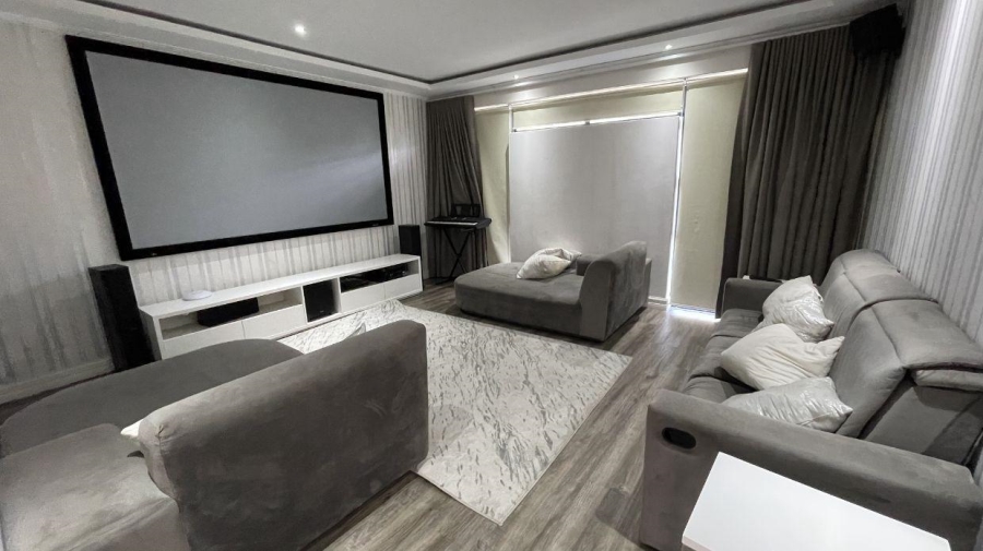 To Let 5 Bedroom Property for Rent in Greenstone Hill Gauteng