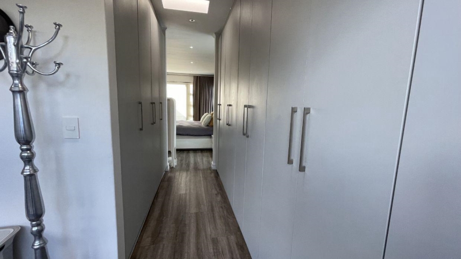 To Let 5 Bedroom Property for Rent in Greenstone Hill Gauteng