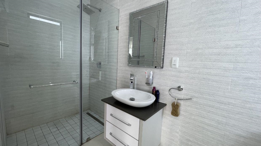 To Let 5 Bedroom Property for Rent in Greenstone Hill Gauteng