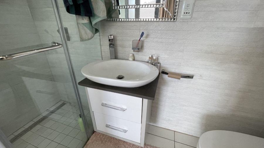 To Let 5 Bedroom Property for Rent in Greenstone Hill Gauteng