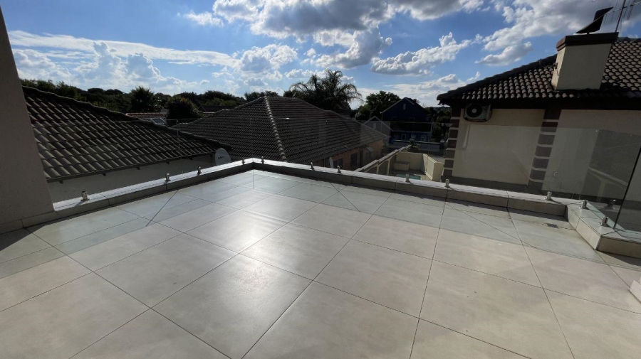 To Let 5 Bedroom Property for Rent in Greenstone Hill Gauteng