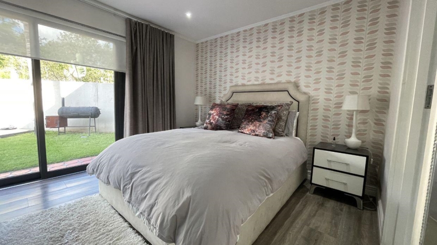 To Let 5 Bedroom Property for Rent in Greenstone Hill Gauteng