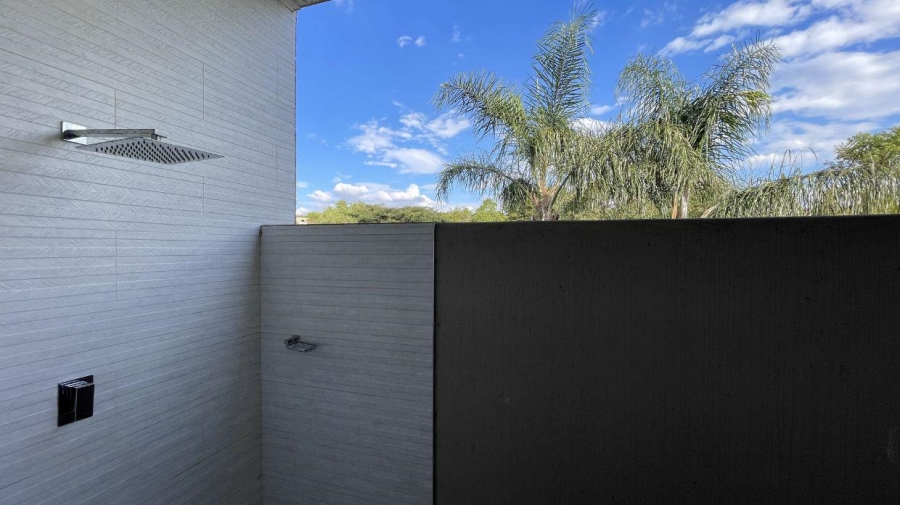 To Let 5 Bedroom Property for Rent in Greenstone Hill Gauteng