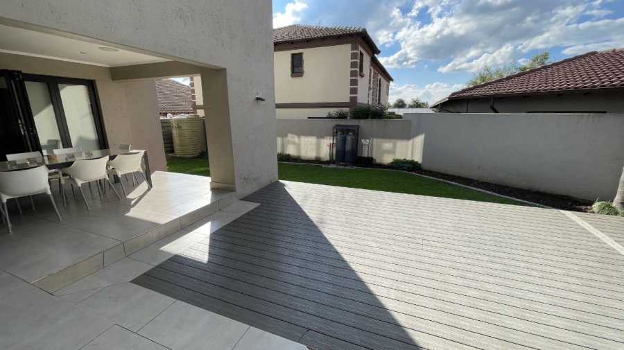 To Let 5 Bedroom Property for Rent in Greenstone Hill Gauteng