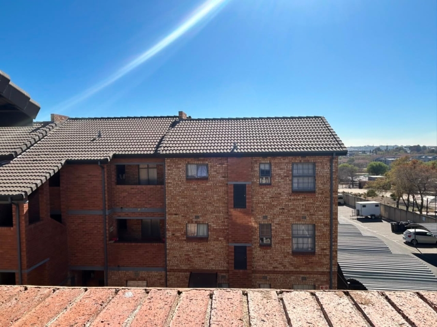2 Bedroom Property for Sale in Noordwyk Gauteng