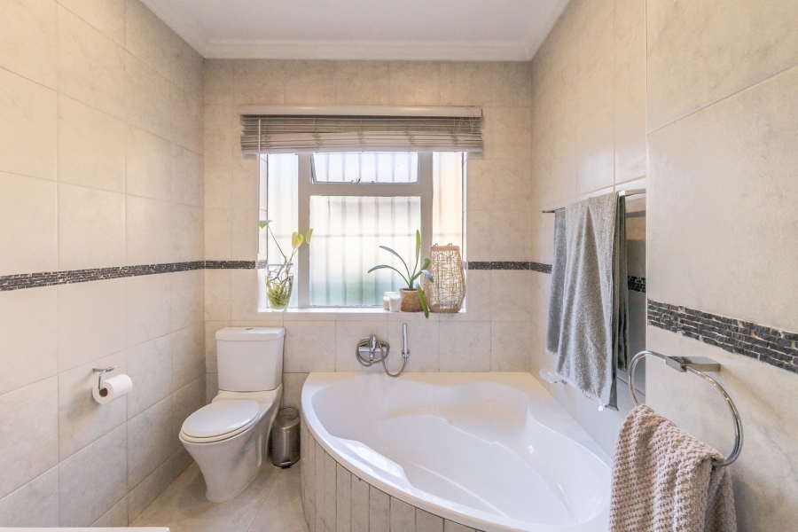 2 Bedroom Property for Sale in Lonehill Gauteng