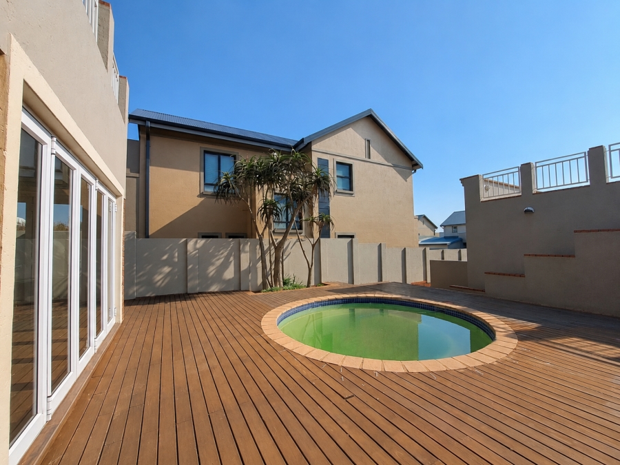 3 Bedroom Property for Sale in Louwlardia Gauteng