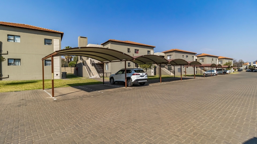 2 Bedroom Property for Sale in Goedeburg Gauteng