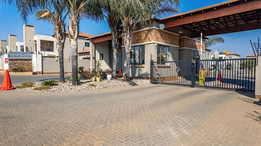 2 Bedroom Property for Sale in Goedeburg Gauteng