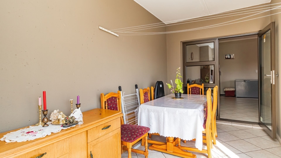 2 Bedroom Property for Sale in Goedeburg Gauteng