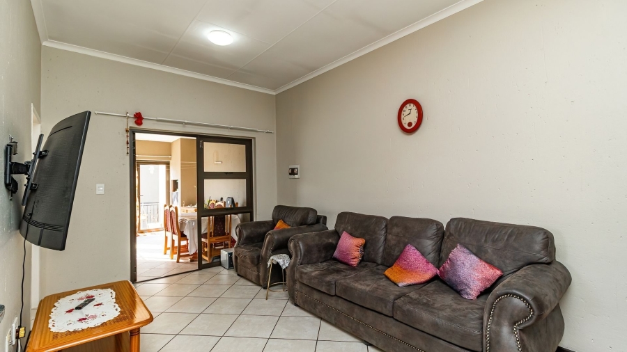 2 Bedroom Property for Sale in Goedeburg Gauteng