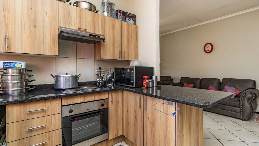 2 Bedroom Property for Sale in Goedeburg Gauteng