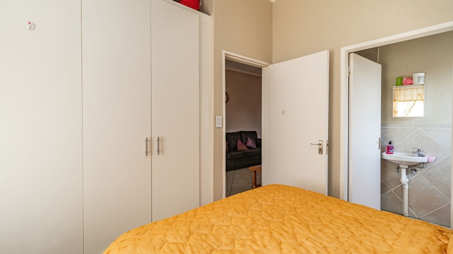 2 Bedroom Property for Sale in Goedeburg Gauteng