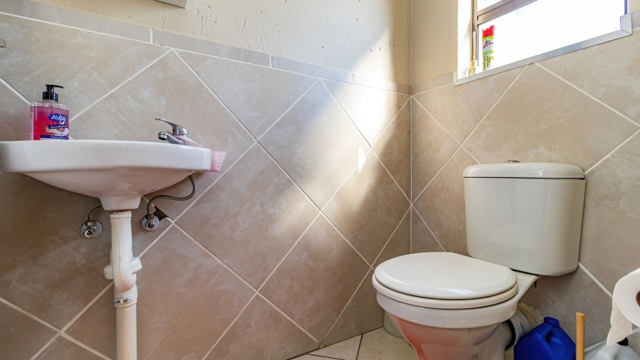 2 Bedroom Property for Sale in Goedeburg Gauteng