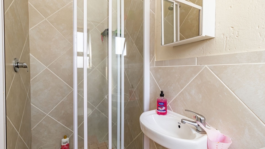 2 Bedroom Property for Sale in Goedeburg Gauteng