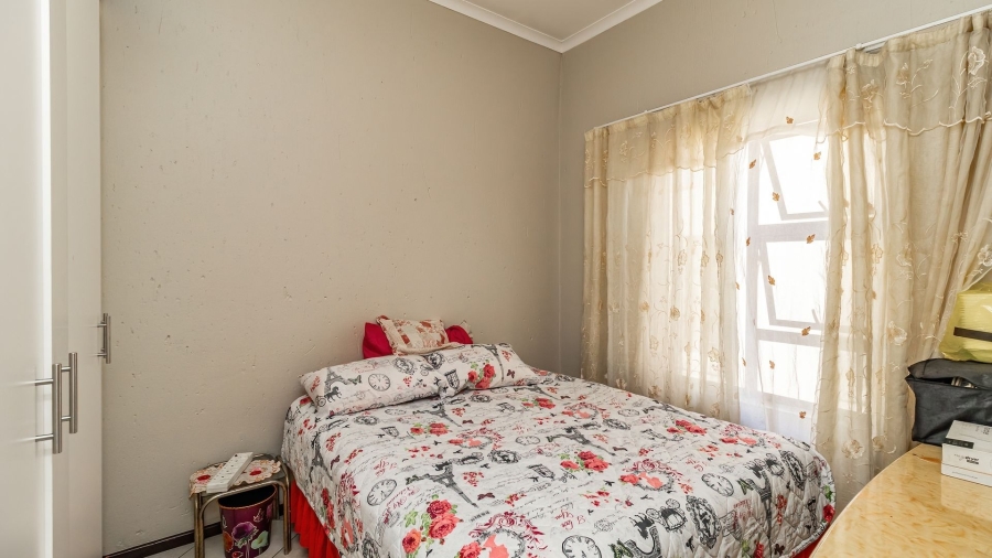 2 Bedroom Property for Sale in Goedeburg Gauteng