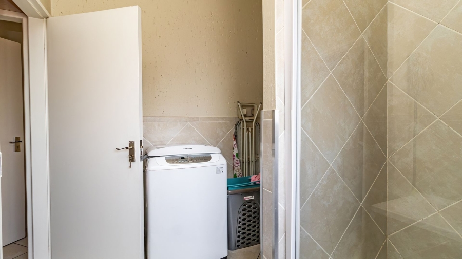 2 Bedroom Property for Sale in Goedeburg Gauteng