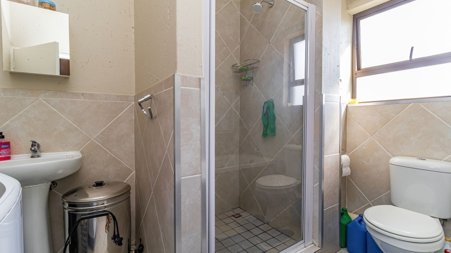 2 Bedroom Property for Sale in Goedeburg Gauteng
