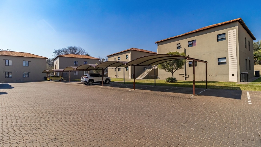 2 Bedroom Property for Sale in Goedeburg Gauteng