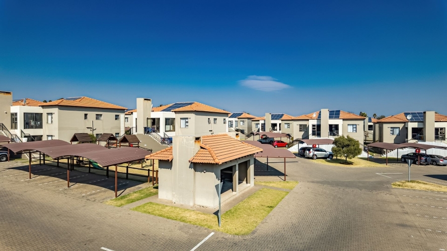 2 Bedroom Property for Sale in Goedeburg Gauteng
