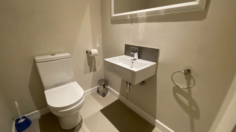 To Let 2 Bedroom Property for Rent in Parkmore Gauteng