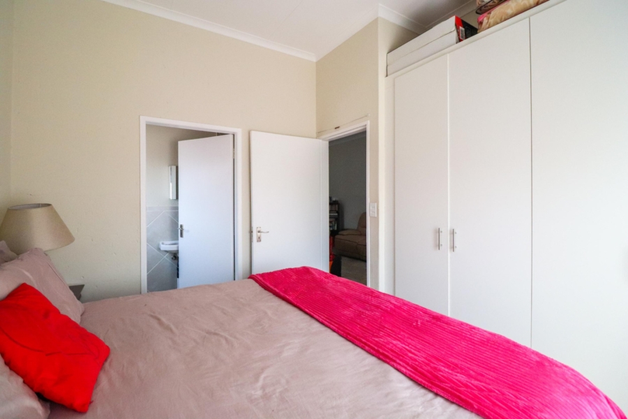 2 Bedroom Property for Sale in Goedeburg Gauteng