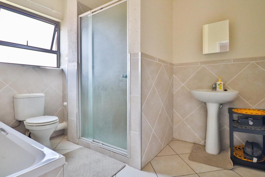 2 Bedroom Property for Sale in Goedeburg Gauteng