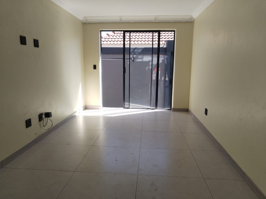 To Let 2 Bedroom Property for Rent in Olifantsfontein Gauteng