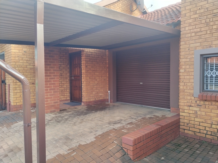 2 Bedroom Property for Sale in Willow Park Manor Gauteng