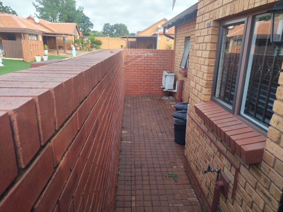 2 Bedroom Property for Sale in Willow Park Manor Gauteng
