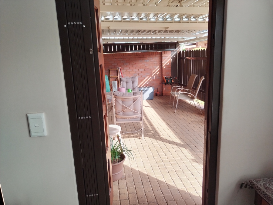 2 Bedroom Property for Sale in Willow Park Manor Gauteng