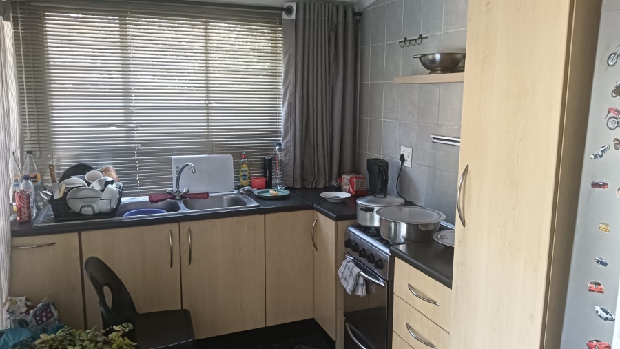 1 Bedroom Property for Sale in Van Riebeeck Park Gauteng